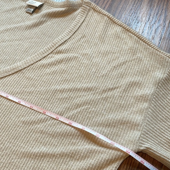 Slouchy V Neck Ribbed Top XL Rayon/Spandex Cream Tan EUC - Picture 3 of 5